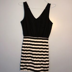 Black and White Pocketed Dress Forever21